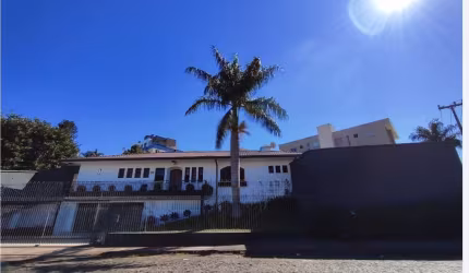 Casa Residencial com 4 quartos  à venda, 238.00 m2 por R$1860000.00  - Jardim Carvalho - Ponta Grossa/PR
