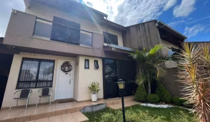 Casa Residencial com 3 quartos  à venda, 153.00 m2 por R$690000.00  - Orfas - Ponta Grossa/PR