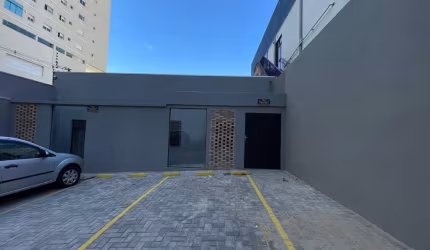 Casa Comercial com 4 quartos  para alugar, 82.00 m2 por R$3500.00  - Centro - Ponta Grossa/PR