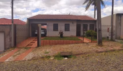 Casa Residencial com 3 quartos  à venda, 183.00 m2 por R$550000.00  - Uvaranas - Ponta Grossa/PR