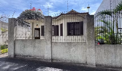 Casa Residencial com 4 quartos  para alugar, 150.00 m2 por R$2500.00  - Centro - Ponta Grossa/PR