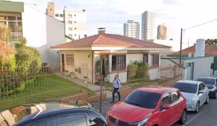 Casa Comercial com 4 quartos  para alugar, 140.00 m2 por R$7500.00  - Centro - Ponta Grossa/PR