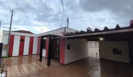 Casa Residencial com 3 quartos  para alugar, 108.00 m2 por R$2900.00  - Uvaranas - Ponta Grossa/PR