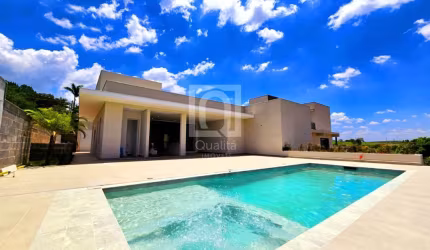 Casa Térrea com 4 Suítes, Piscina e Escritório