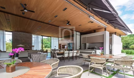 Casa Recém-construída à Venda no Condomínio de Luxo Fazenda Boa Vista