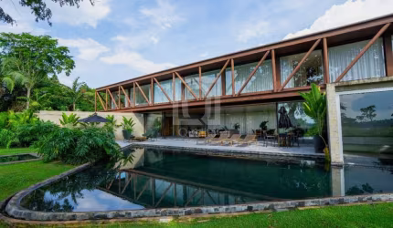 Casa Contemporânea à Venda na Fazenda Boa Vista
