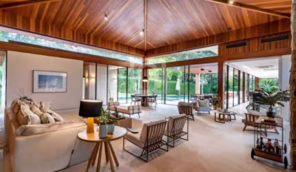 Casa Moderna à Venda na Fazenda Boa Vista