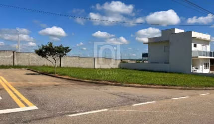 Terreno de esquina no Residencial Jardim Sorocaba.