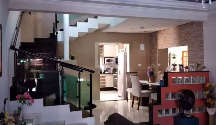 Casa sobrado á venda no Jardim Santa Catarina 2