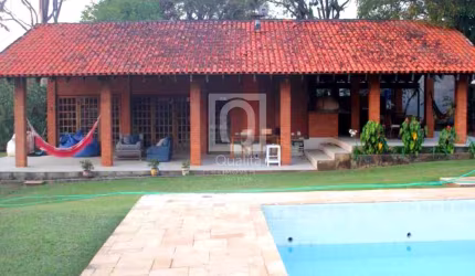 Sítio com 3 casas no Condomínio Farm em Porto Feliz