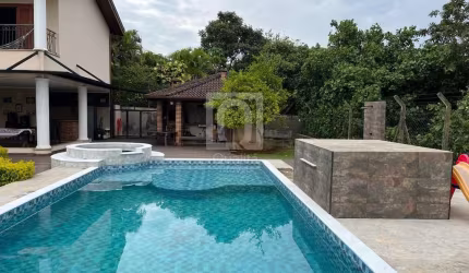 Casa térrea com 3 quartos e piscina à venda no Portal do Sabiá