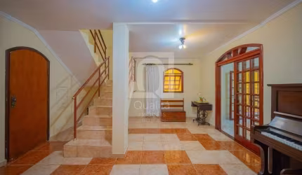Casa à venda na Vila Yara, Osasco | 5 quartos, suíte, área gourmet e piscina