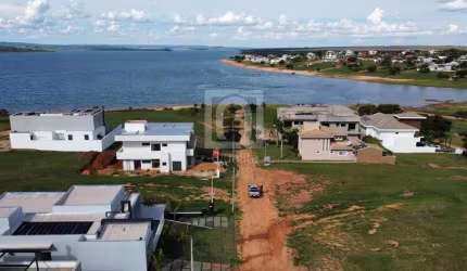 Terreno à venda no Condomínio Riviera de Santa Cristina XIII em Paranapanema