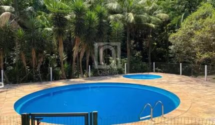Casa no condomínio Suíte Quebra Nozes Jandira