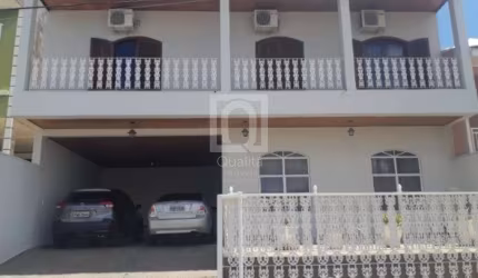 Casa de Luxo em Condomínio no Jardim Ibiti do Paço em Sorocaba-SP: 4 Quartos, 1 Suíte, 2 Salas, 3 Banheiros, 2 Vagas, 329m². Venha Conferir!
