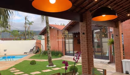 CASA COM PISCINA !!! OPORTUNIDADE SENDO 3DORMT 1SUITE, PERTO DA PRAIA.
