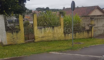 Terreno com Casa Não Averbada à Venda