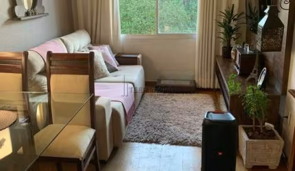 Apartamento 1 dormitório com garagem escriturada e desocupado.