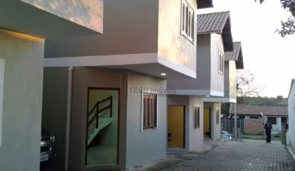 Casa Sobrado em condomínio com 2 dormitórios 2 banheiros e garagem
