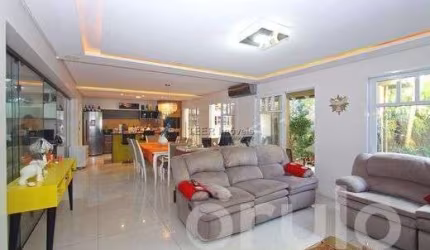 Casa Alto Padrão 4 suítes 4 vagas em condomínio