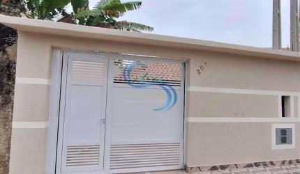 Casa com piscina ,3 dorms... Mongaguá - R$ 450 mil, Cod: 6195