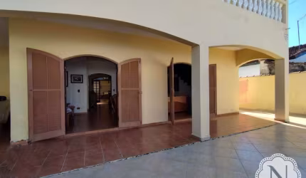 Sobrado à venda com 4 quartos no bairro Mosteiro