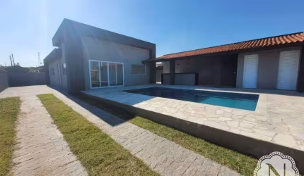 Casa alto padrão com Piscina.