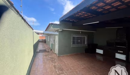 Casa 3 quartos com piscina.