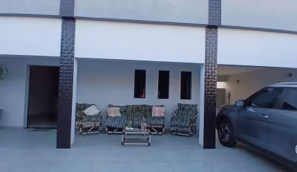 Casa alto padrão a 50 metros da praia.