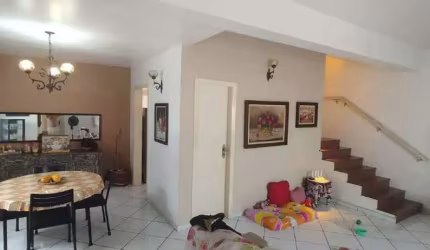 Sobrado para aluguel com 3 quartos no bairro Centro