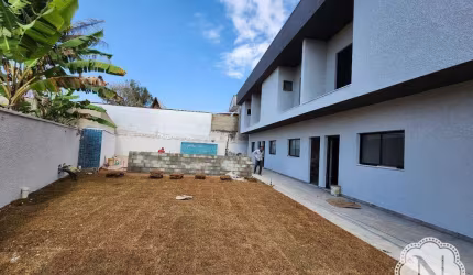 Sobrado à venda com 3 quartos no bairro Bopiranga