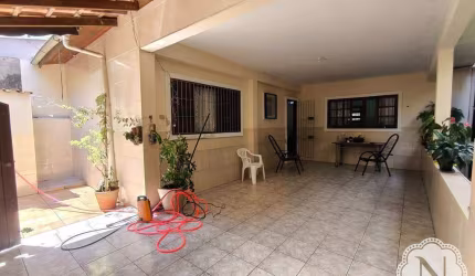 Casa à venda com 4 quartos no bairro Jardim Ivoty
