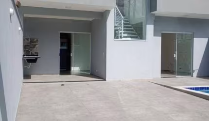 Sobrado à venda com 3 quartos no bairro Cibratel II