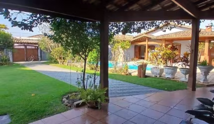 Casa alto padrão a 200 metros da praia.