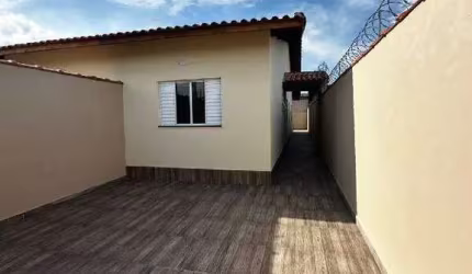 Casa à Venda com 2 quartos, Suíte, Piscina e Área Gourmet Completa!