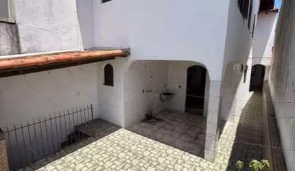 Oportunidade Imperdível, para você que busca um belo sobrado bem localizado no bairro Adalgiza, por um valor muito abaixo de mercado!