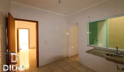 Imóvel aconchegante à venda com 2 quartos, sendo 2 suítes, e 2 banheiros no total 1 vaga de garagem.