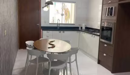 Maravilhoso sobrado desocupado e reformado com 138 m²  na Vila Pires em Santo André, sendo 3 dormitórios, 1 suíte, churrasqueira e 2 vagas.