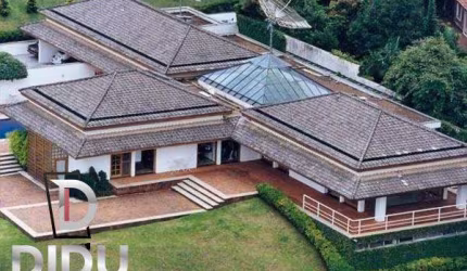 Já imaginou morar em uma casa em meio à natureza, com uma vista de tirar o fôlego e até mesmo um heliponto? Serra da Cantareira