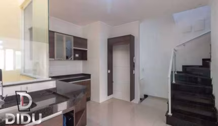 Venha conhecer e se encantar com essa incrível casa em condomínio fechado na Vila São Silvestre, 3 dormitórios, 1 suíte e 2 vagas. Desocupado.