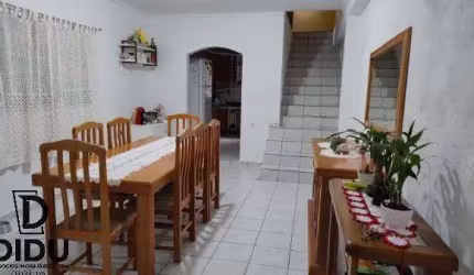 Se você está em busca de espaço e conforto para sua família, este sobrado é a escolha perfeita!