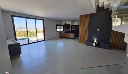 Venha morar nesta maravilhosa casa no Condomínio Villa Real de Bragança!! Com 3 suítes e uma piscina privativa!