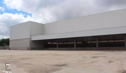 Galpão em Cotia, com 16.692m² de terreno e 9.088m² de área construída, este galpão é perfeito para operações industriais, de armazenagem e logística.