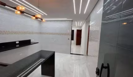 Olha que oportunidade  para você que busca uma casa térrea completamente reformada, impecável! Imóvel desocupado e pronto para morar!