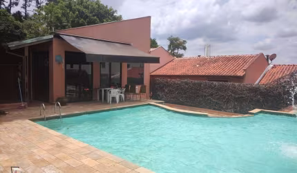 Não perca a oportunidade de morar com tranquilidade e segurança dentro de um condomínio fehado na Granja Viana, próximo ao Shopping The Square.