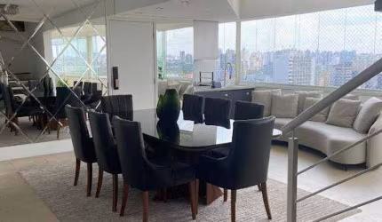 Cobertura duplex desocupada com 227,81 m²  no Centro de Santo André, sendo 3 suítes, 4 vagas, venda com porteira fechada!
