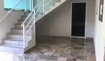 Oportunidade Imperdível! Sobrado Comercial para Locação na Av. D. Pedro II – Localização Estratégica de Alto Fluxo!