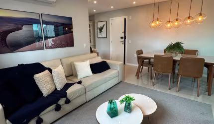 Lindo apartamento, pronto para morar em Meia Praia.  Todo mobiliado.