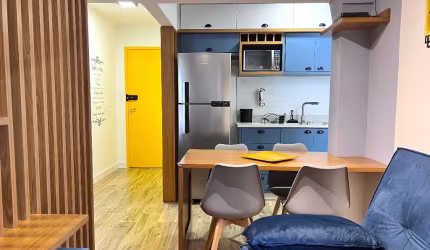 Studio Reformado c/ Vaga de Garagem no Centro
