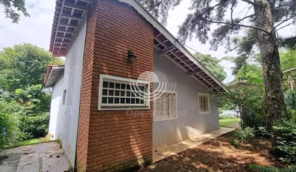 Chácara em bolsão com 3850m2 e uma casa de 300m2 à venda em Valinhos.